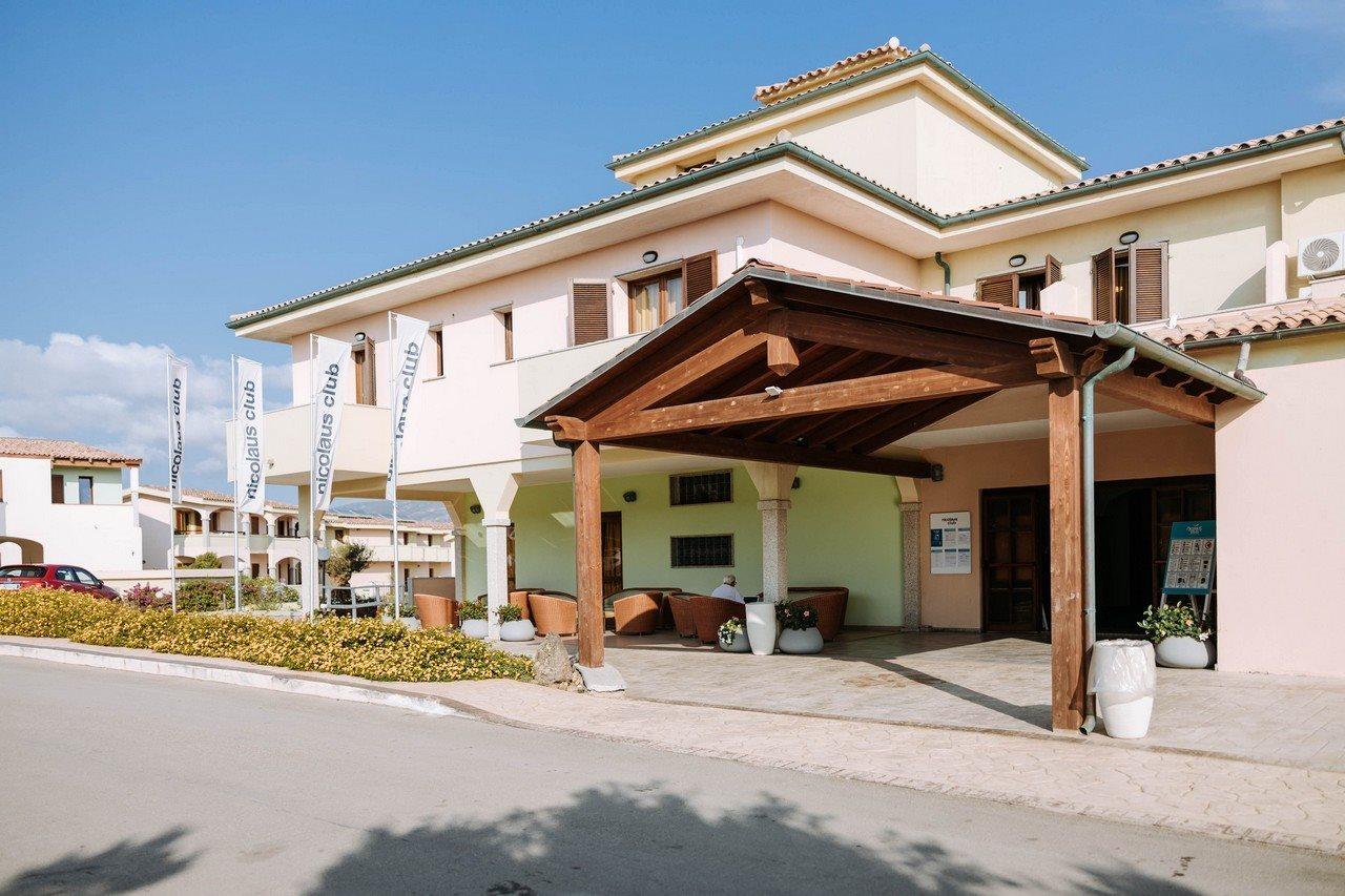 Aparthotel Baia Delle Mimose Badesi Exterior foto