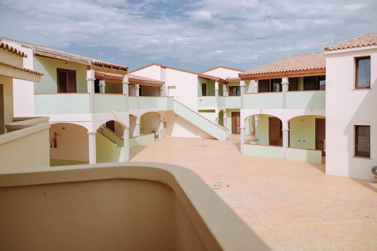 Aparthotel Baia Delle Mimose Badesi Exterior foto