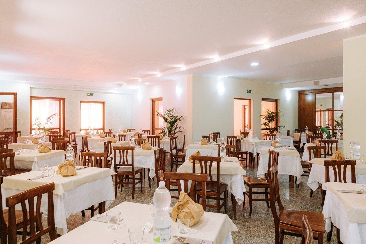 Aparthotel Baia Delle Mimose Badesi Exterior foto