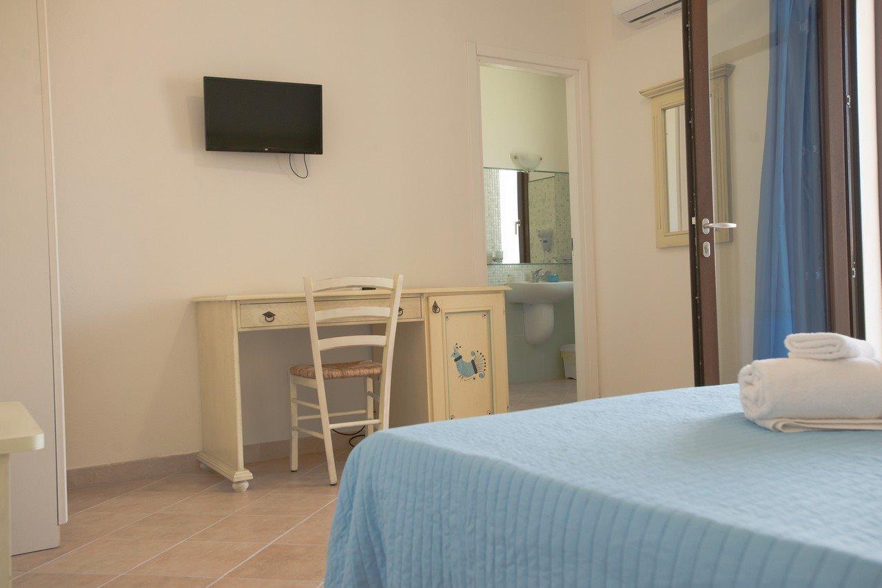 Aparthotel Baia Delle Mimose Badesi Exterior foto