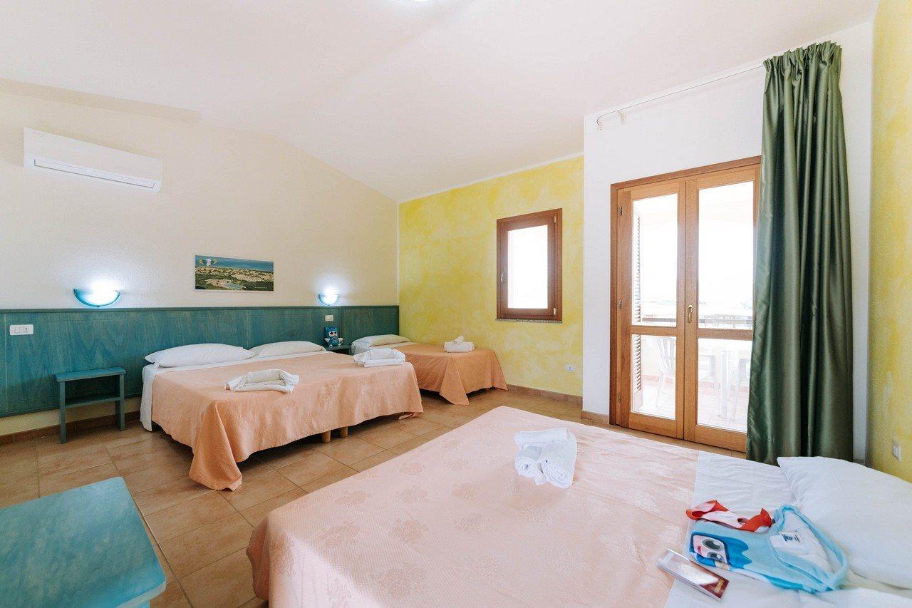 Aparthotel Baia Delle Mimose Badesi Exterior foto