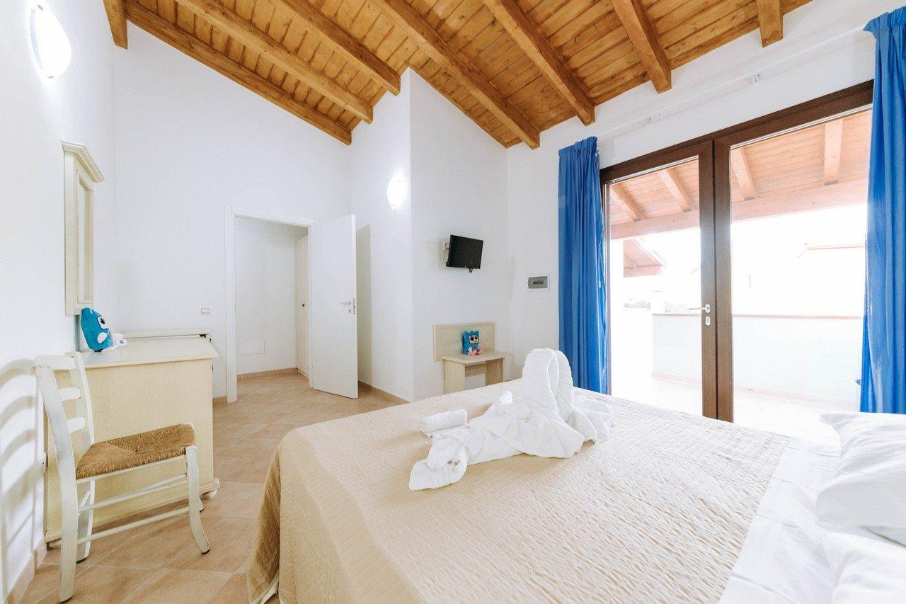 Aparthotel Baia Delle Mimose Badesi Exterior foto