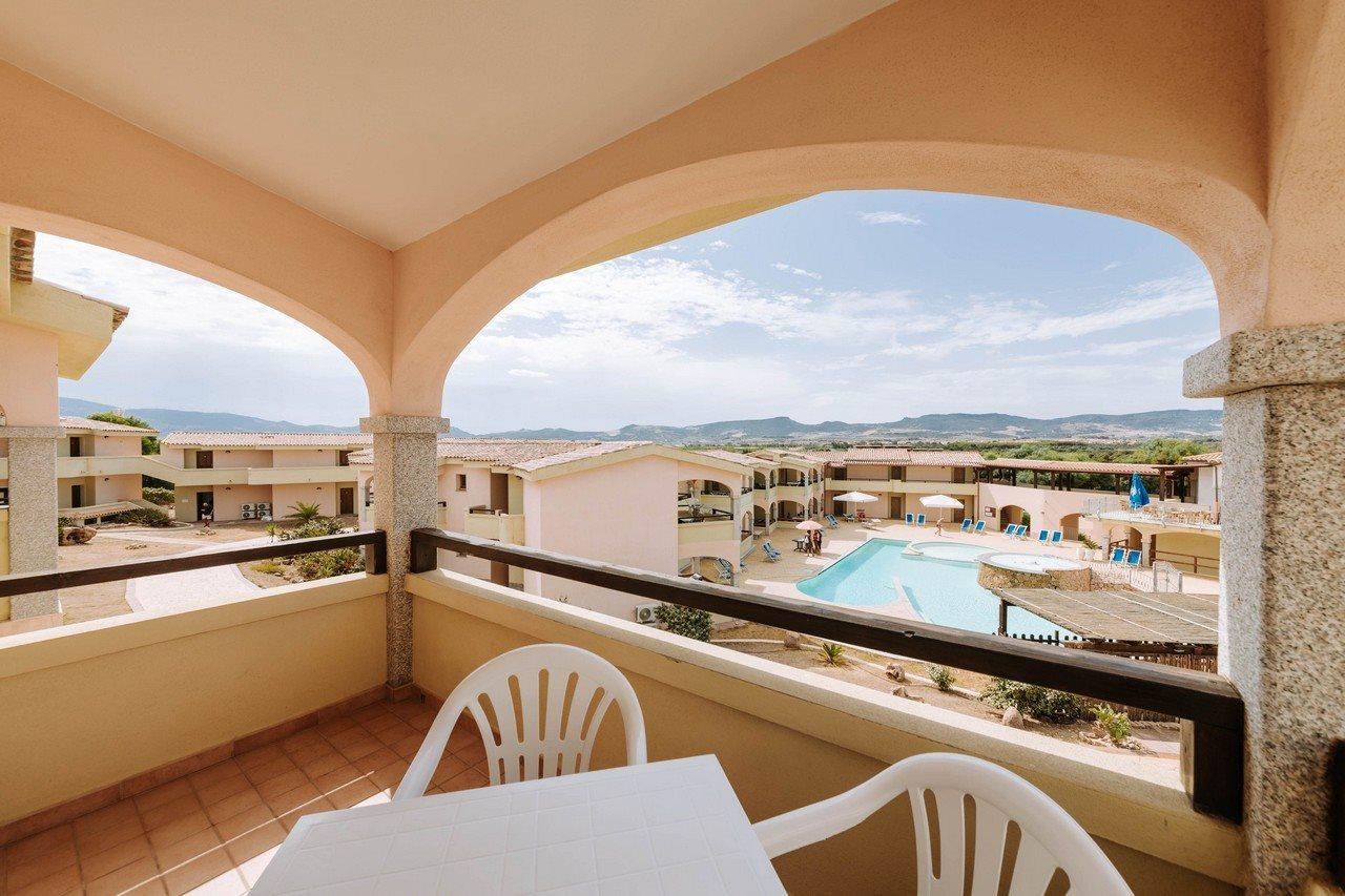Aparthotel Baia Delle Mimose Badesi Exterior foto