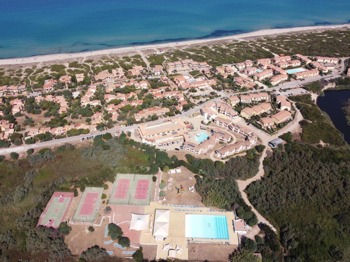 Aparthotel Baia Delle Mimose Badesi Exterior foto