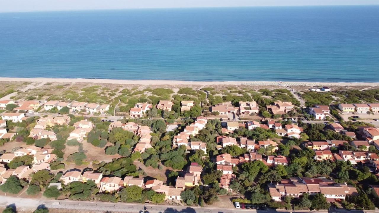 Aparthotel Baia Delle Mimose Badesi Exterior foto