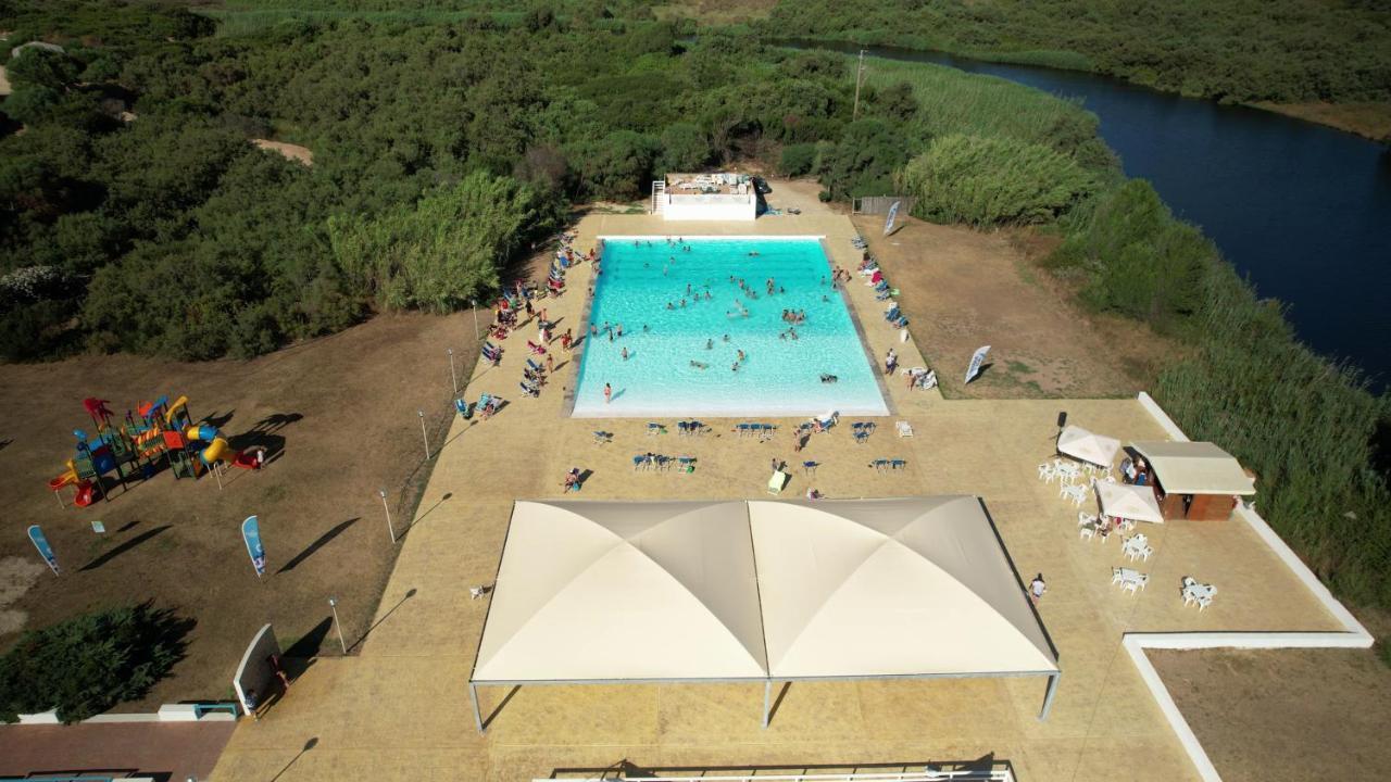 Aparthotel Baia Delle Mimose Badesi Exterior foto