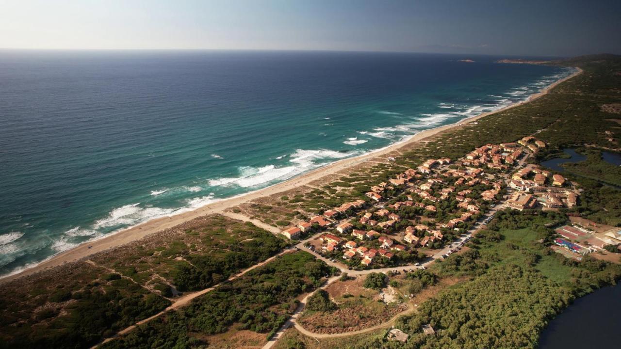 Aparthotel Baia Delle Mimose Badesi Exterior foto