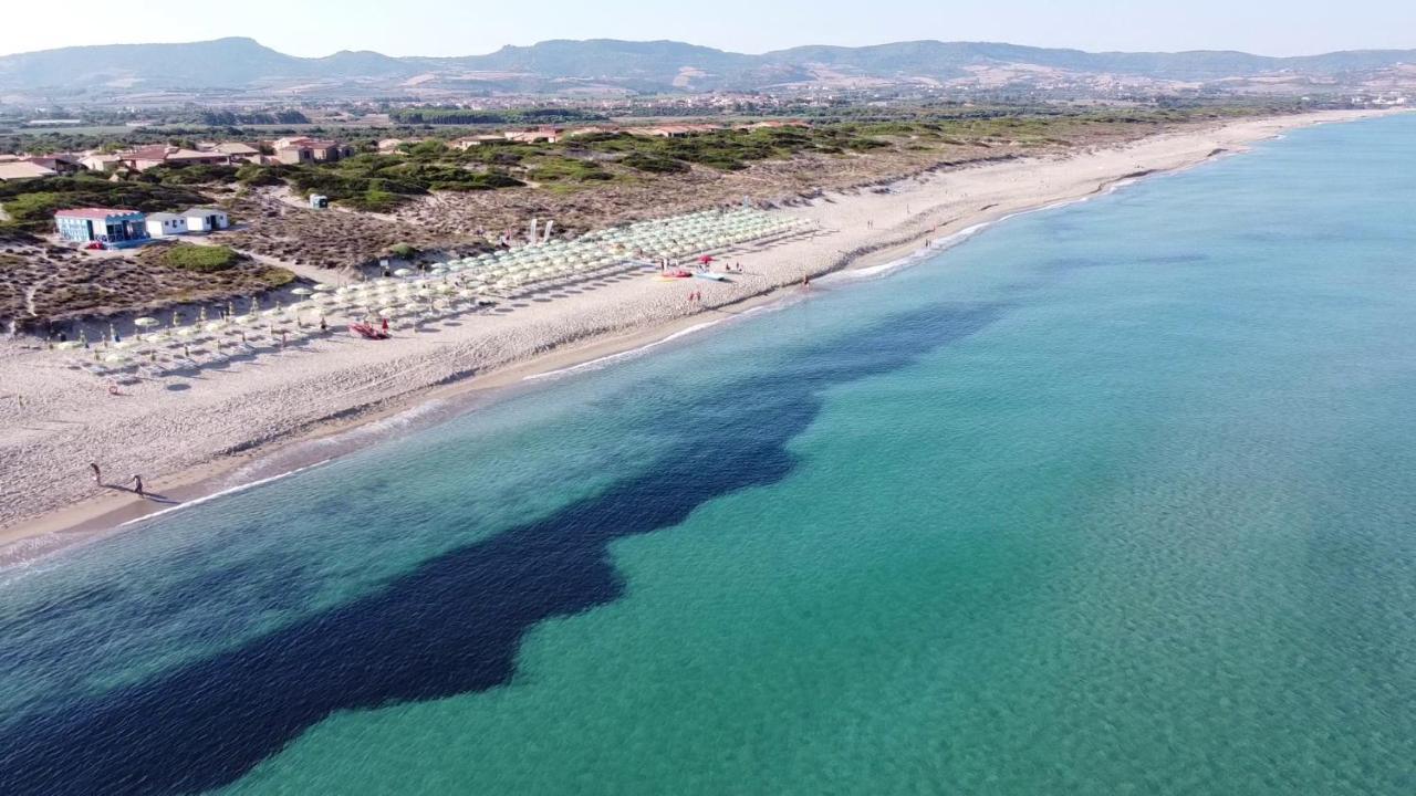 Aparthotel Baia Delle Mimose Badesi Exterior foto