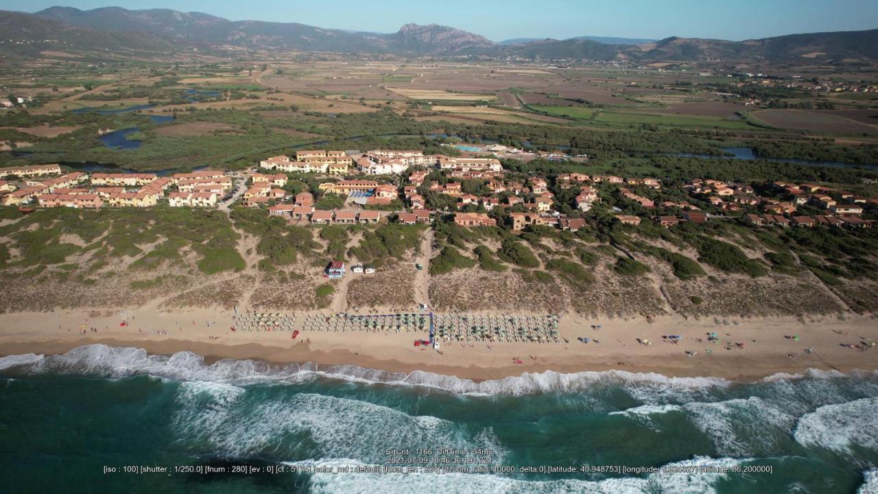 Aparthotel Baia Delle Mimose Badesi Exterior foto