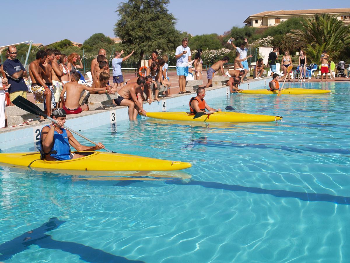 Aparthotel Baia Delle Mimose Badesi Exterior foto