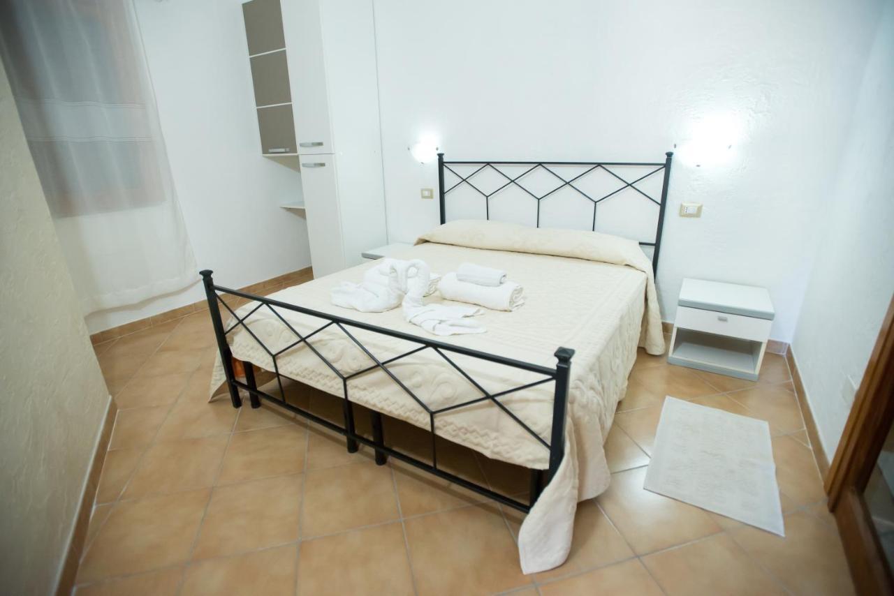 Aparthotel Baia Delle Mimose Badesi Exterior foto
